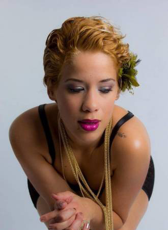 See singer Sarah Barbosa sing LIVE at the party!